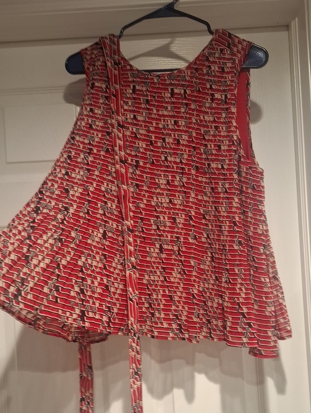 Banana Republic Red Patterned Sleeveless Pleated Top - NWT 🏷️